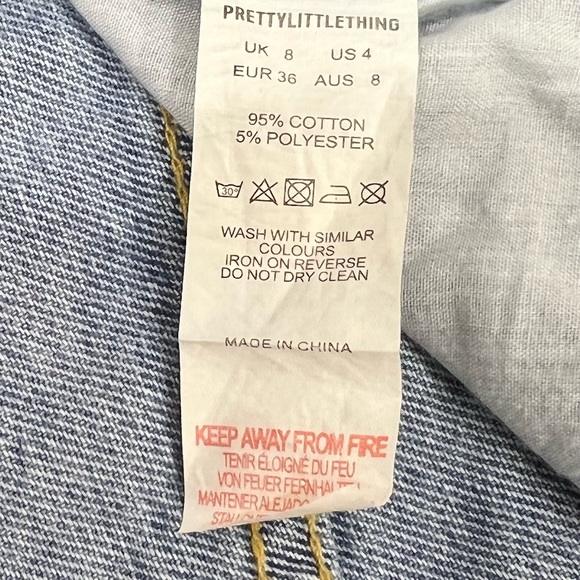 NEW WITH TAGS! Pretty Little Thing Light Blue Wash Long Leg Split Hem Jeans - Picture 8 of 16